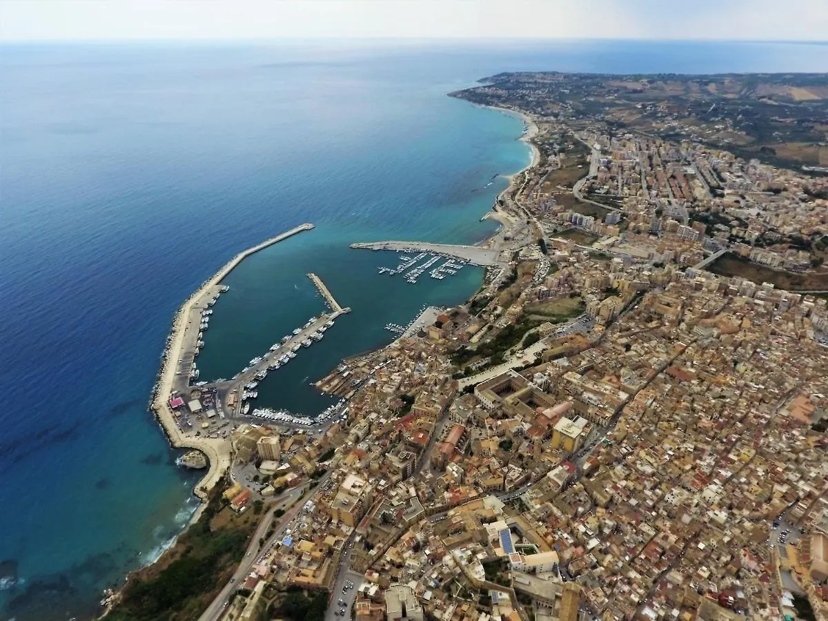 Sea Front Apartment 4 Beds With Balcony 250 Meters From The Beach Case San Marco