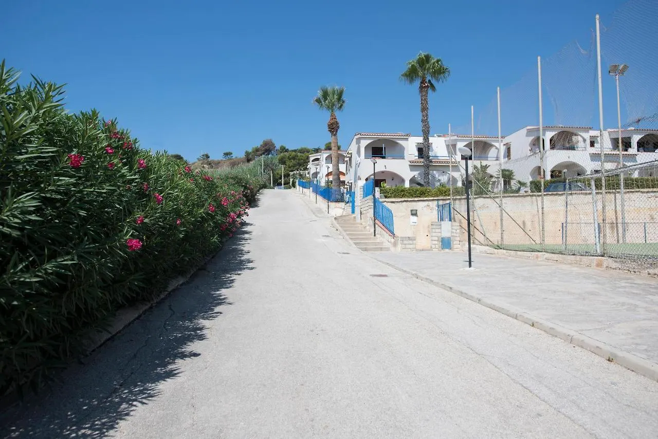 Sea Front Apartment 4 Beds With Balcony 250 Meters From The Beach Case San Marco
